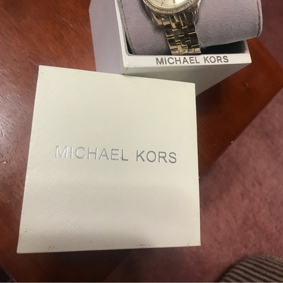 Micheal Kors  NEW gold watch with no tags - Picture 2 of 15
